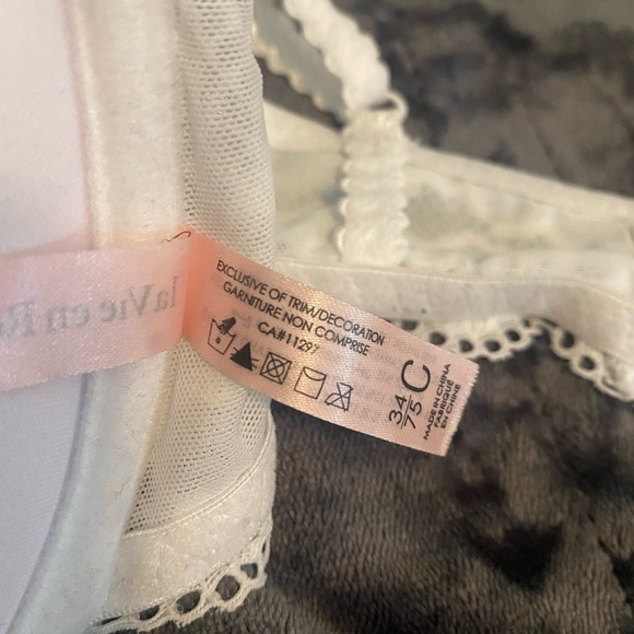 La  Vien En Rose, white push-up magnetic front bra, 34 C brand new! - Picture 5 of 6